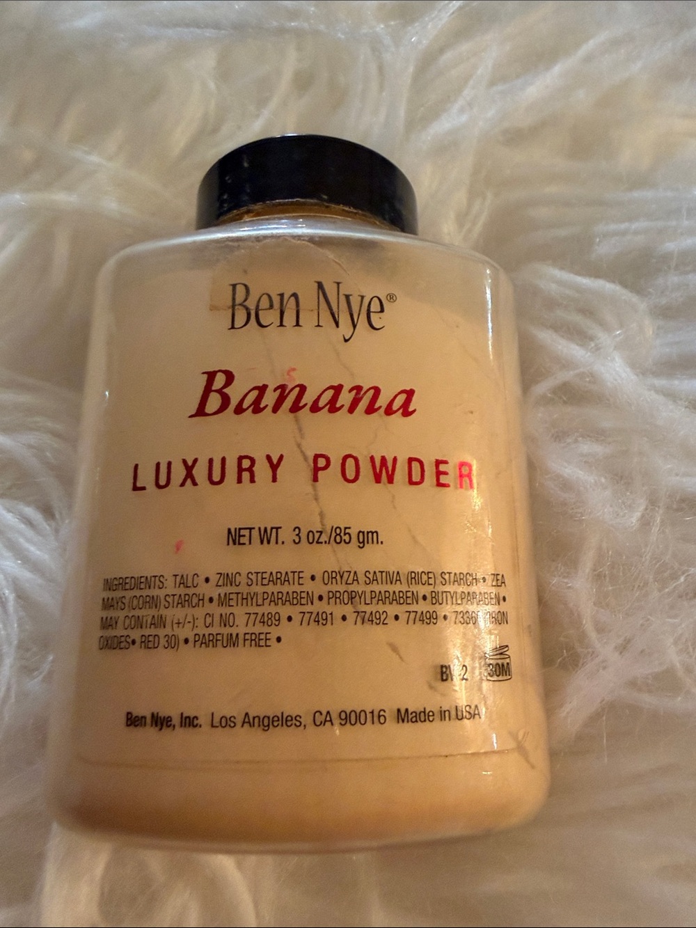 Ben Nye Banana Luxury Setting Powder in Pale Yellow